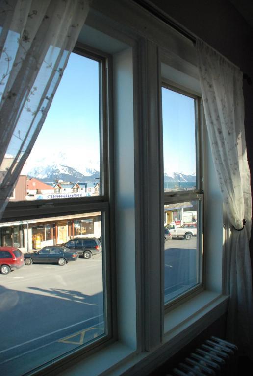 Sauerdough Lodging Seward Room photo